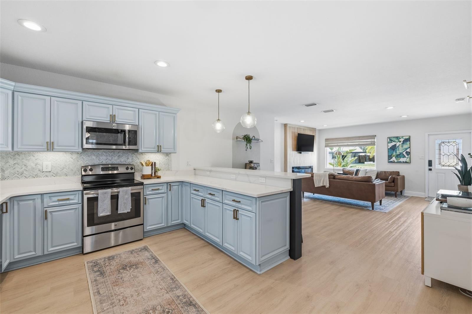 232 42ND AVE NE, ST PETERSBURG, FL, 33703