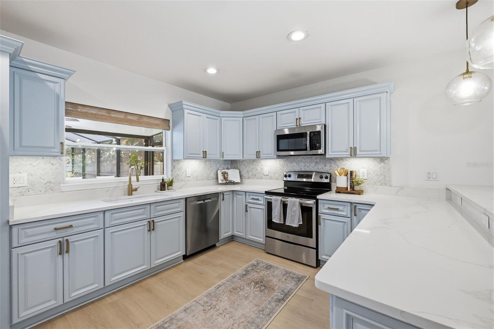 232 42ND AVE NE, ST PETERSBURG, FL, 33703