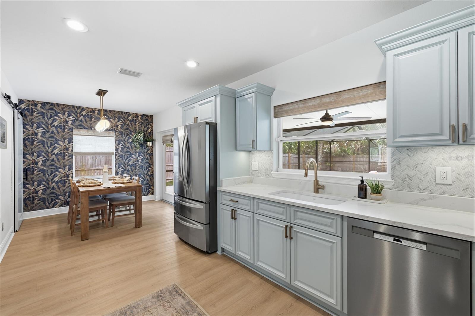 232 42ND AVE NE, ST PETERSBURG, FL, 33703