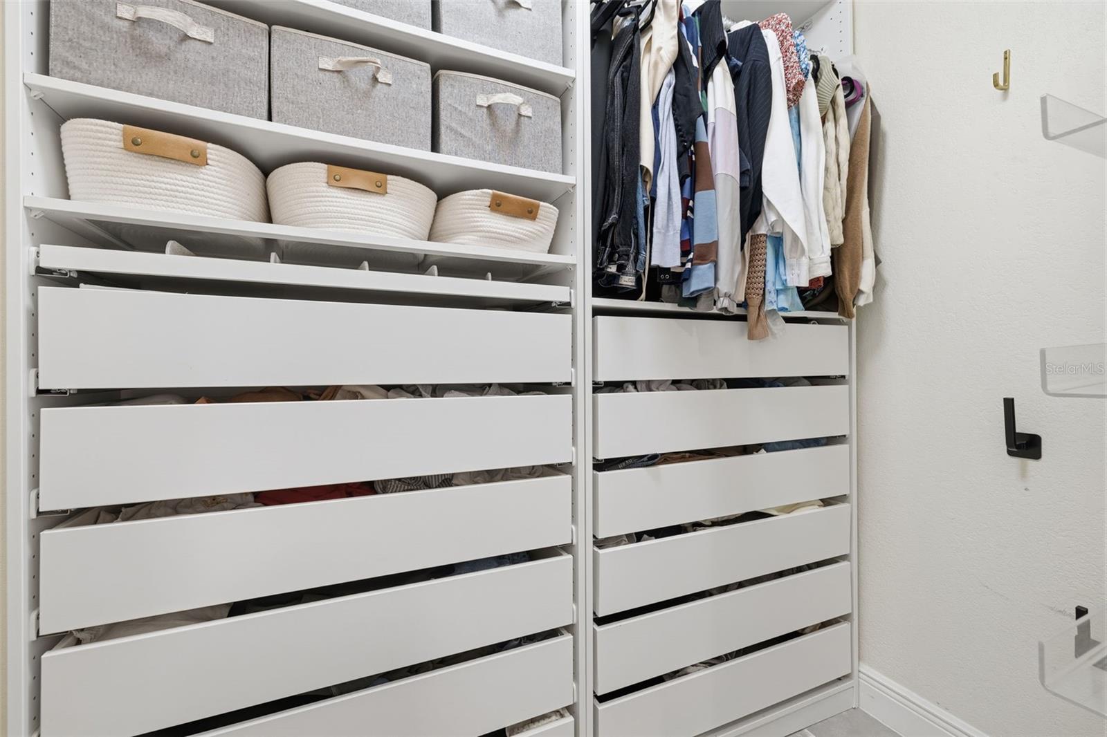 232 42ND AVE NE, ST PETERSBURG, FL, 33703