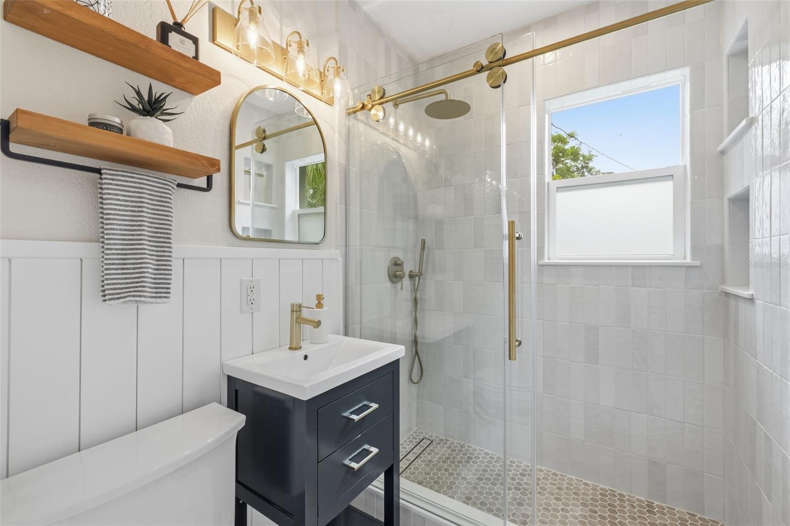 232 42ND AVE NE, ST PETERSBURG, FL, 33703