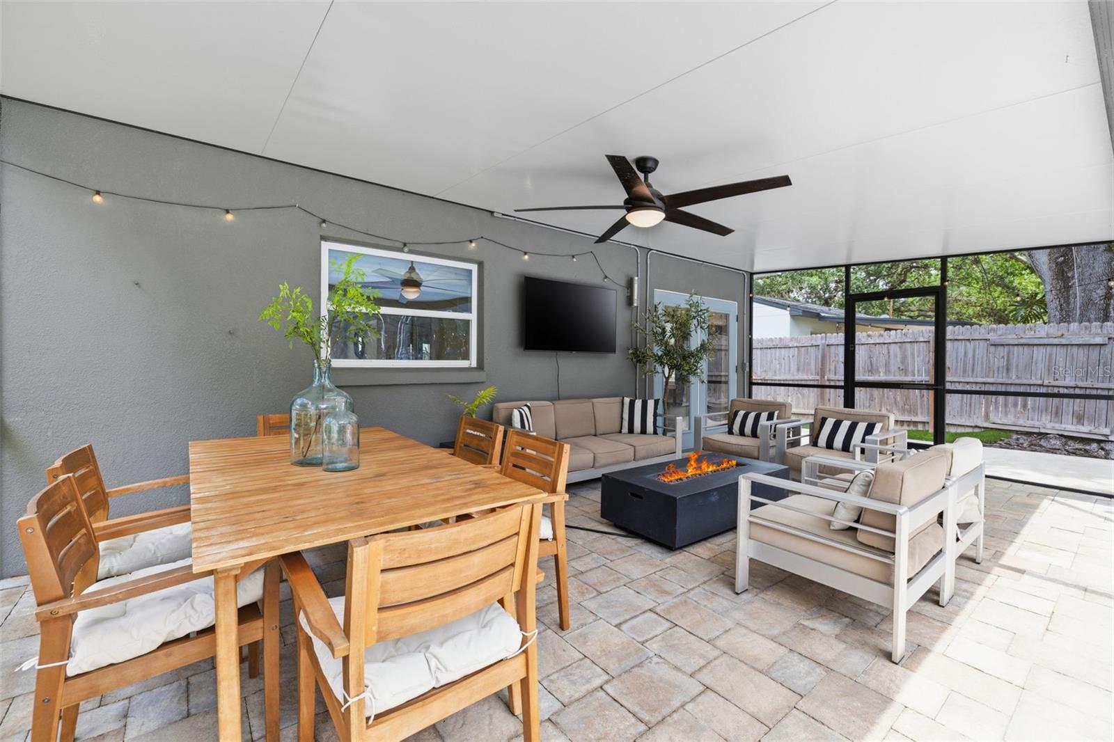 232 42ND AVE NE, ST PETERSBURG, FL, 33703