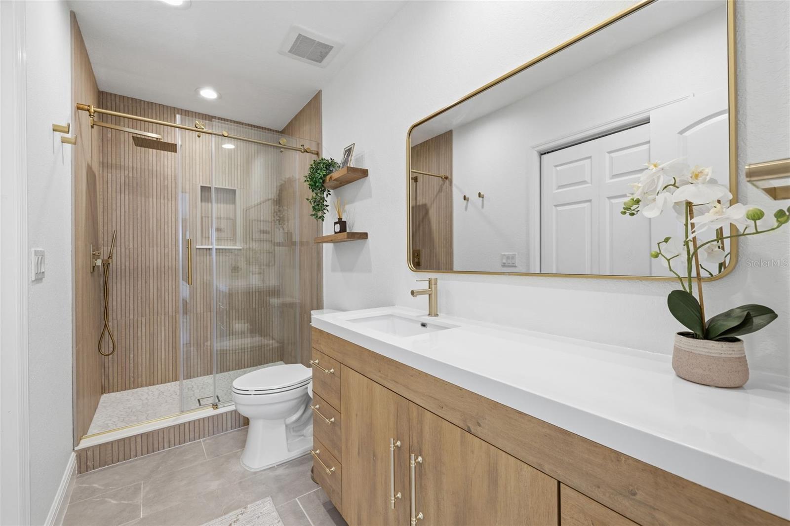 232 42ND AVE NE, ST PETERSBURG, FL, 33703