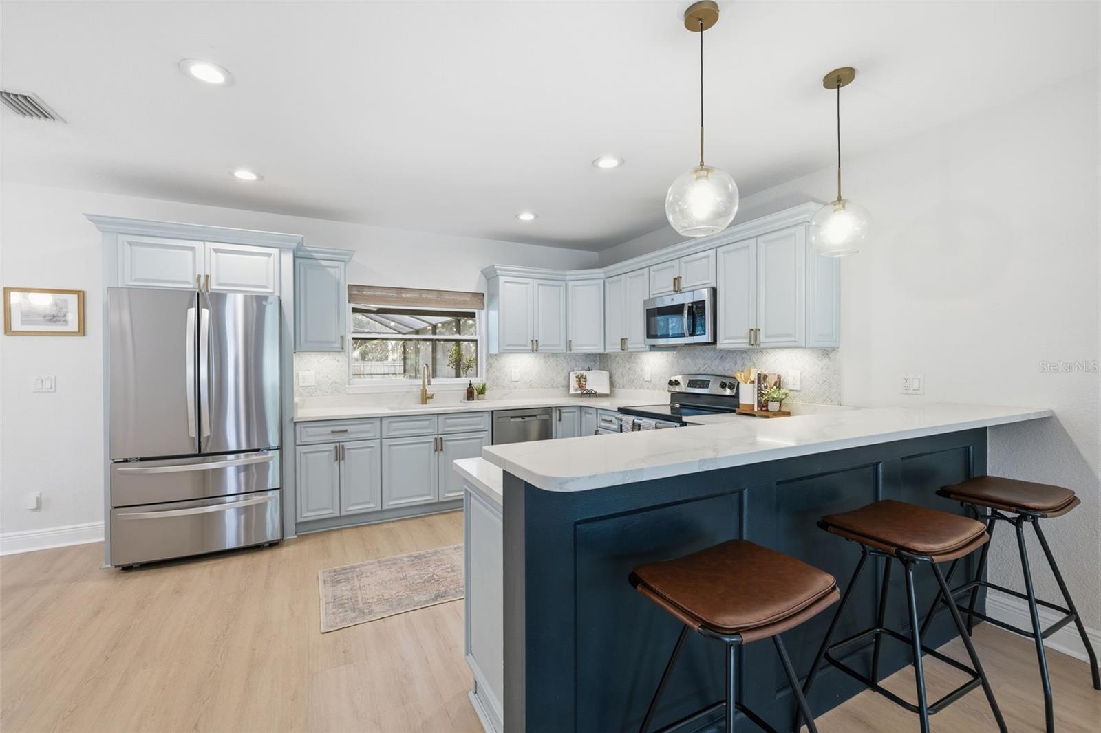 232 42ND AVE NE, ST PETERSBURG, FL, 33703