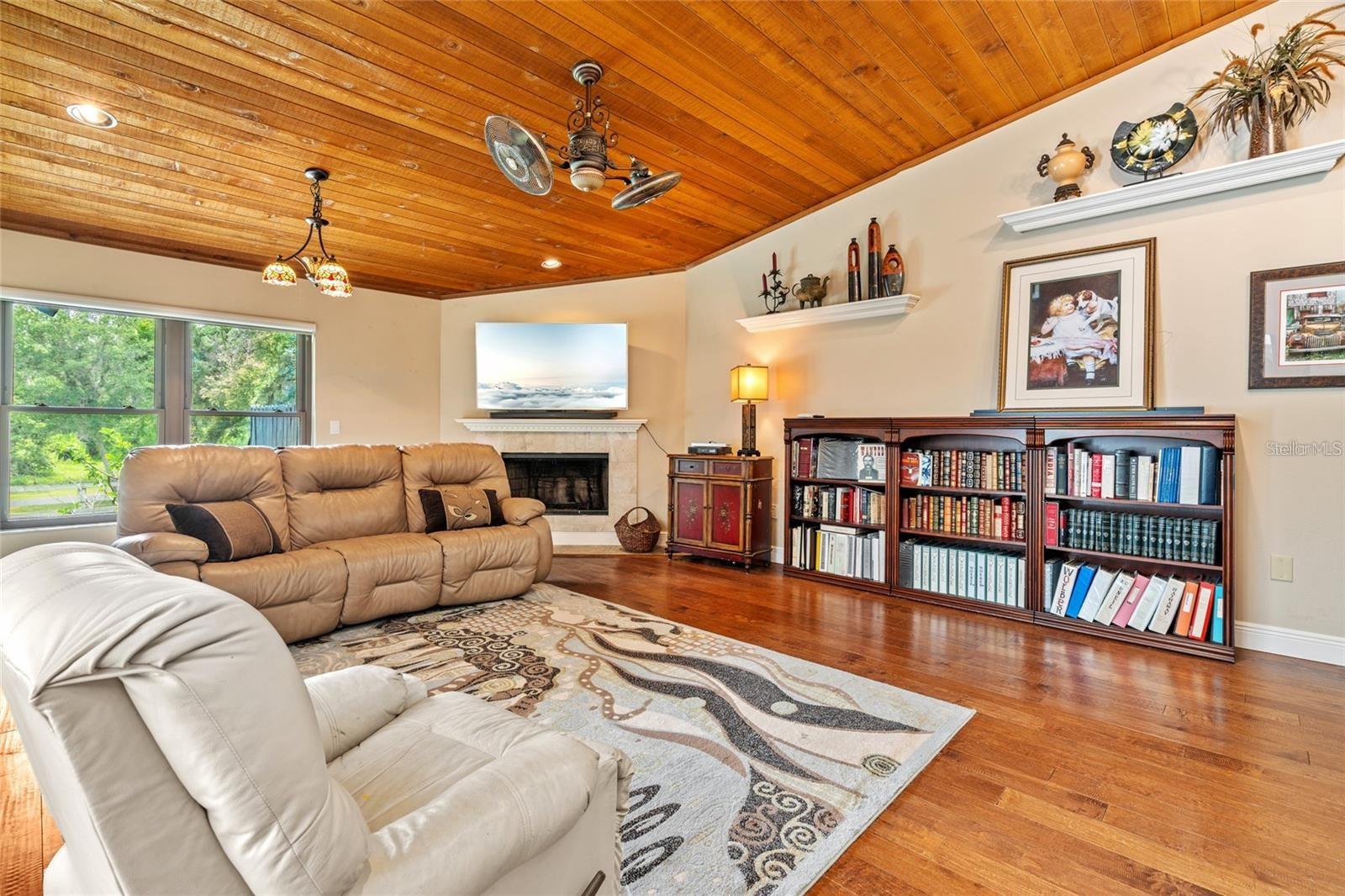 140 COWPEN LN, SARASOTA, FL, 34240