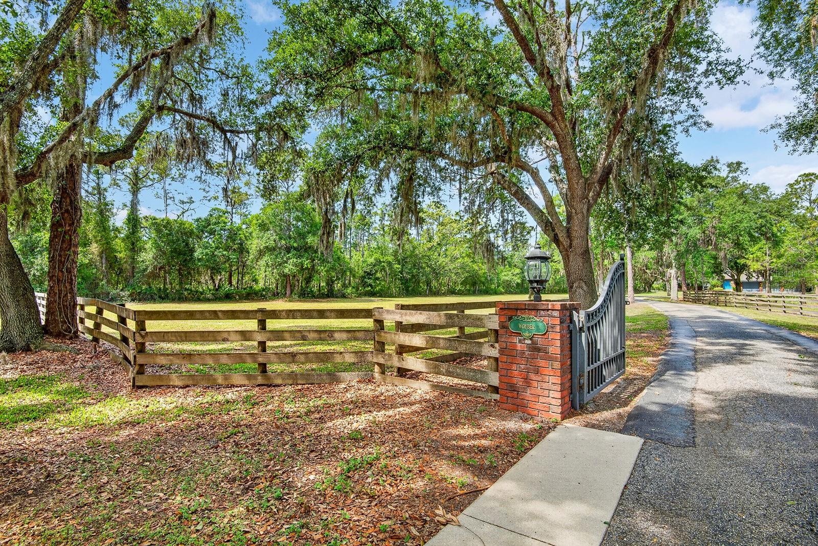 140 COWPEN LN, SARASOTA, FL, 34240