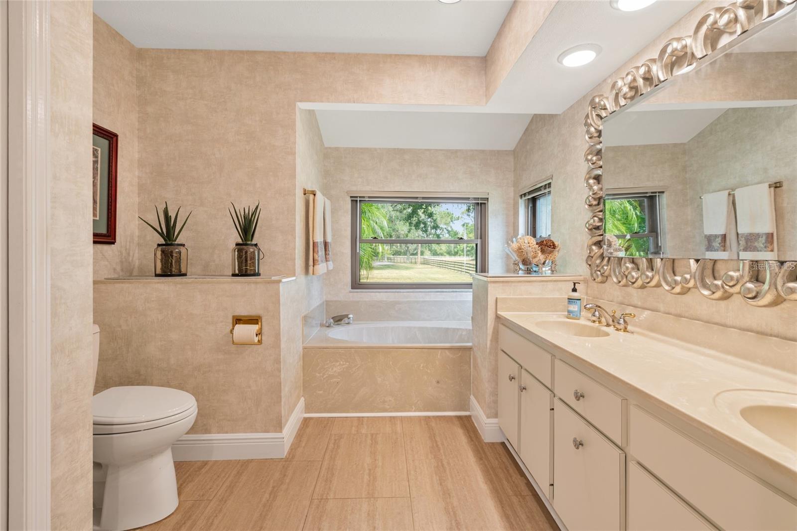 140 COWPEN LN, SARASOTA, FL, 34240