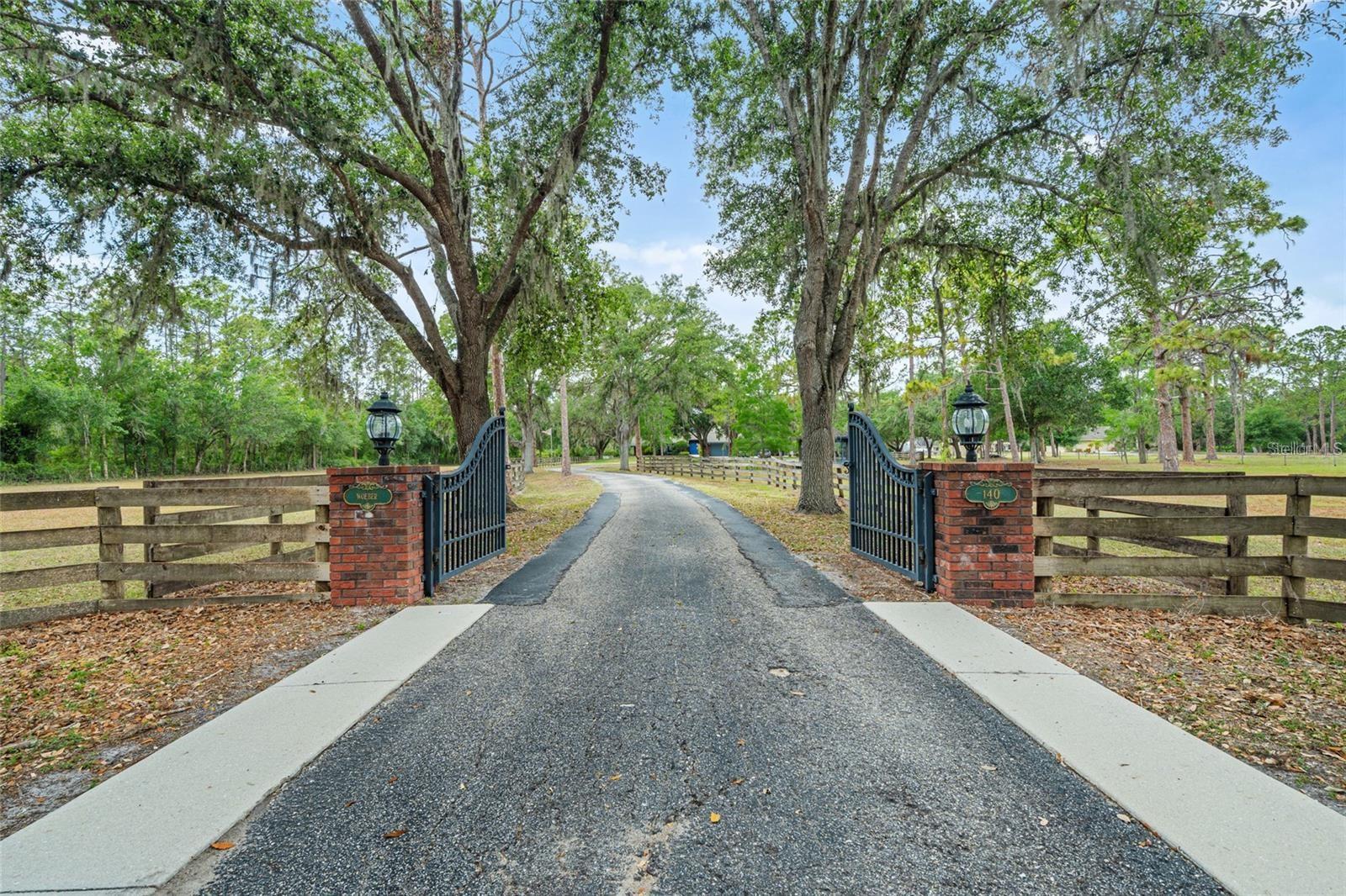 140 COWPEN LN, SARASOTA, FL, 34240