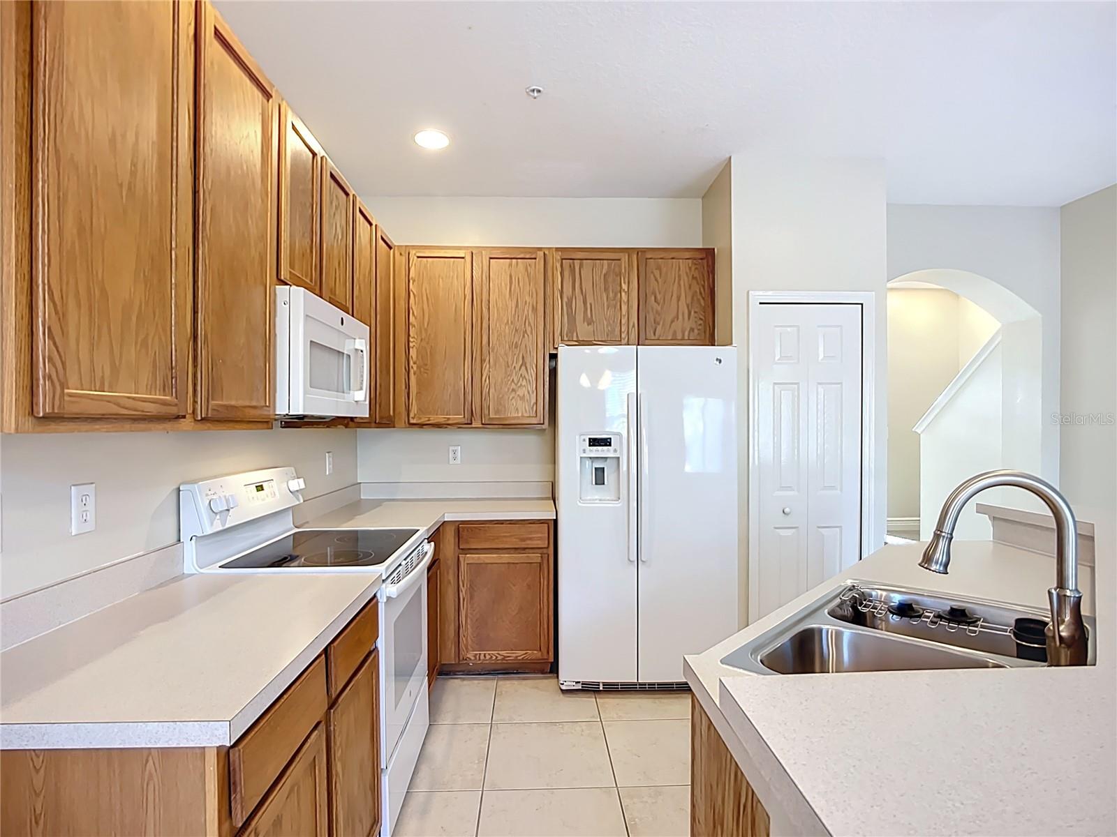 3884 DEBERRY DR, SARASOTA, FL, 34233