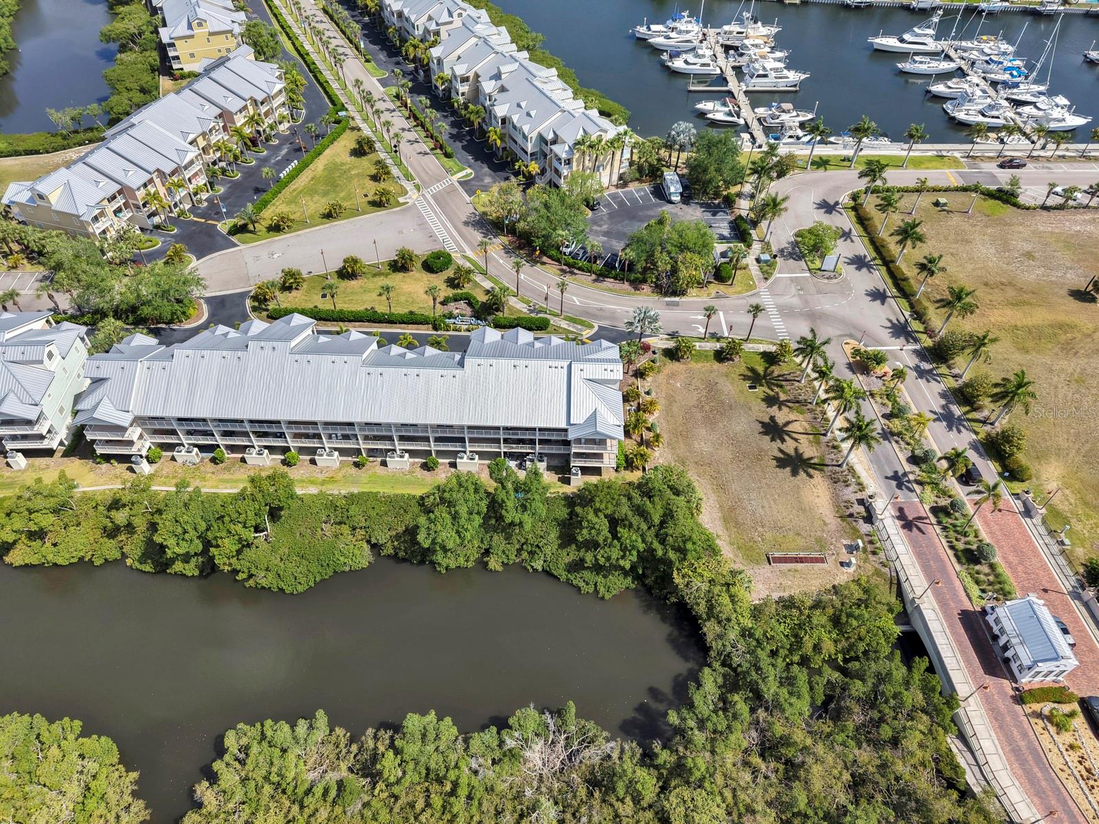 3202 MANGROVE POINT DR, RUSKIN, FL, 33570