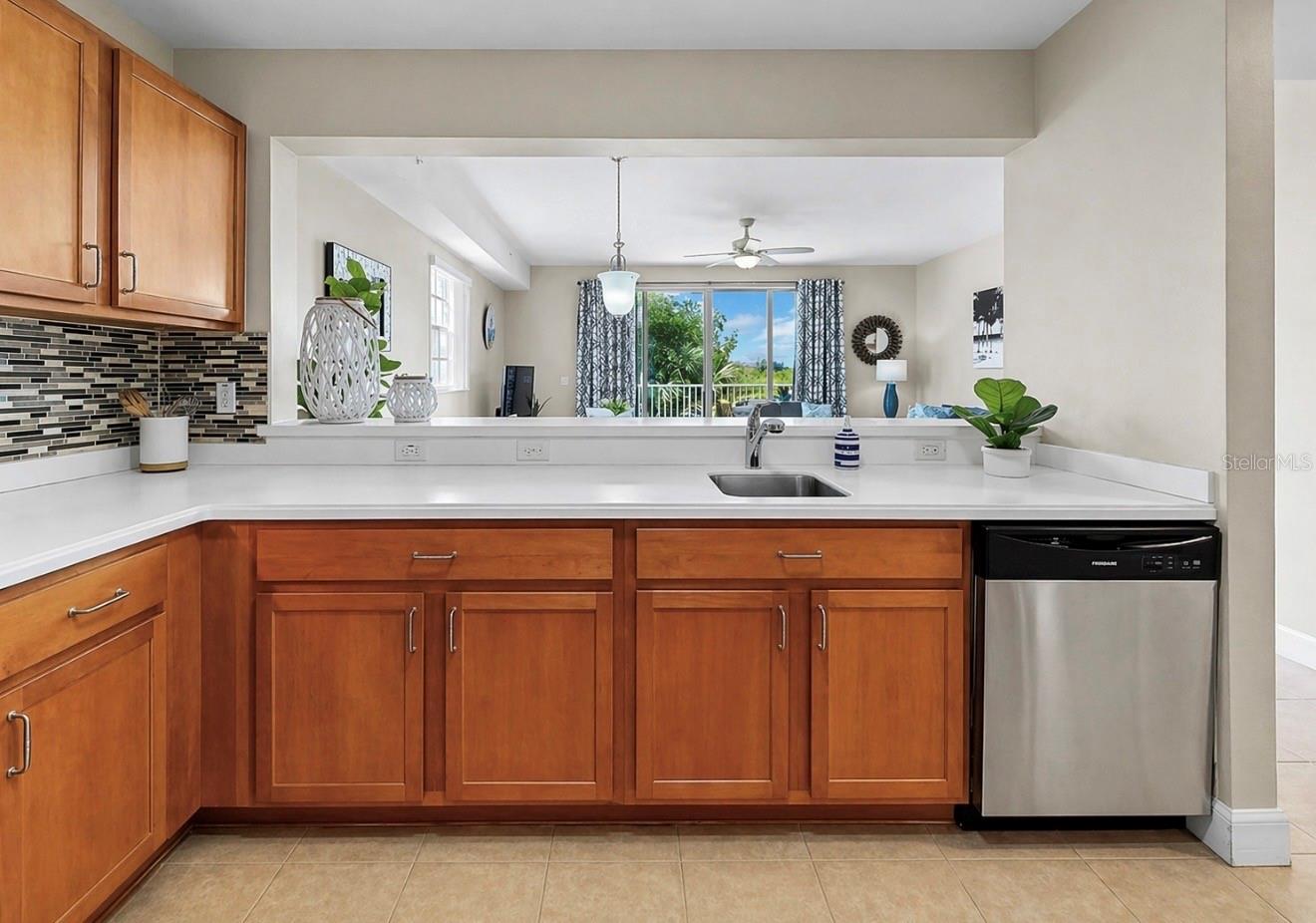 3202 MANGROVE POINT DR, RUSKIN, FL, 33570