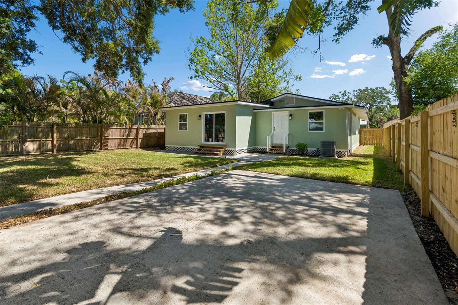 106 E FERN ST, TAMPA, FL, 33604