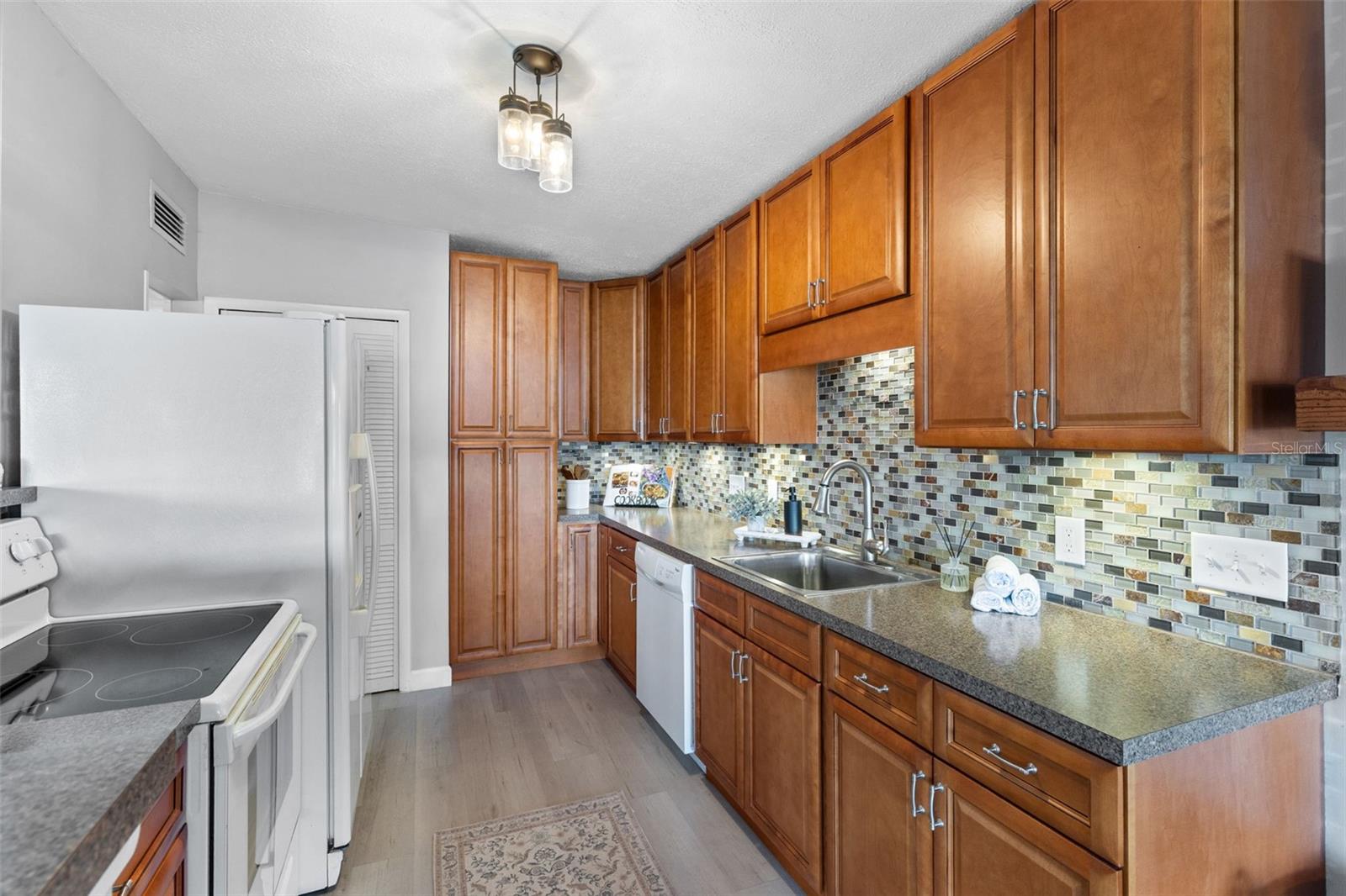 620 LAKE DR, OVIEDO, FL, 32766