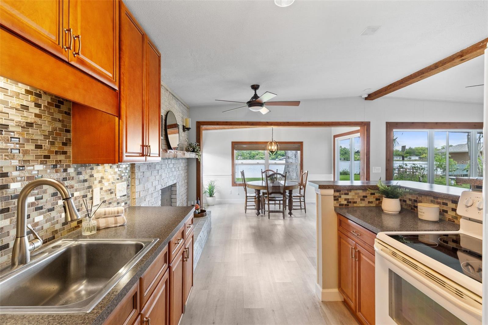 620 LAKE DR, OVIEDO, FL, 32766