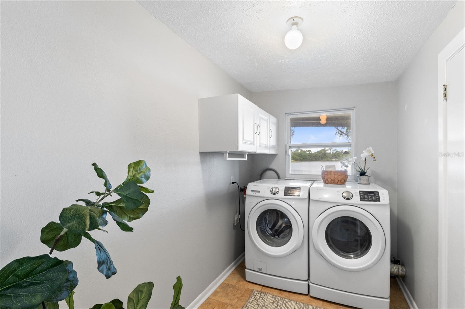 620 LAKE DR, OVIEDO, FL, 32766