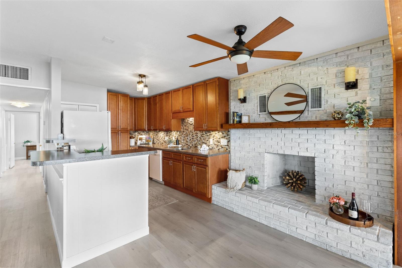 620 LAKE DR, OVIEDO, FL, 32766