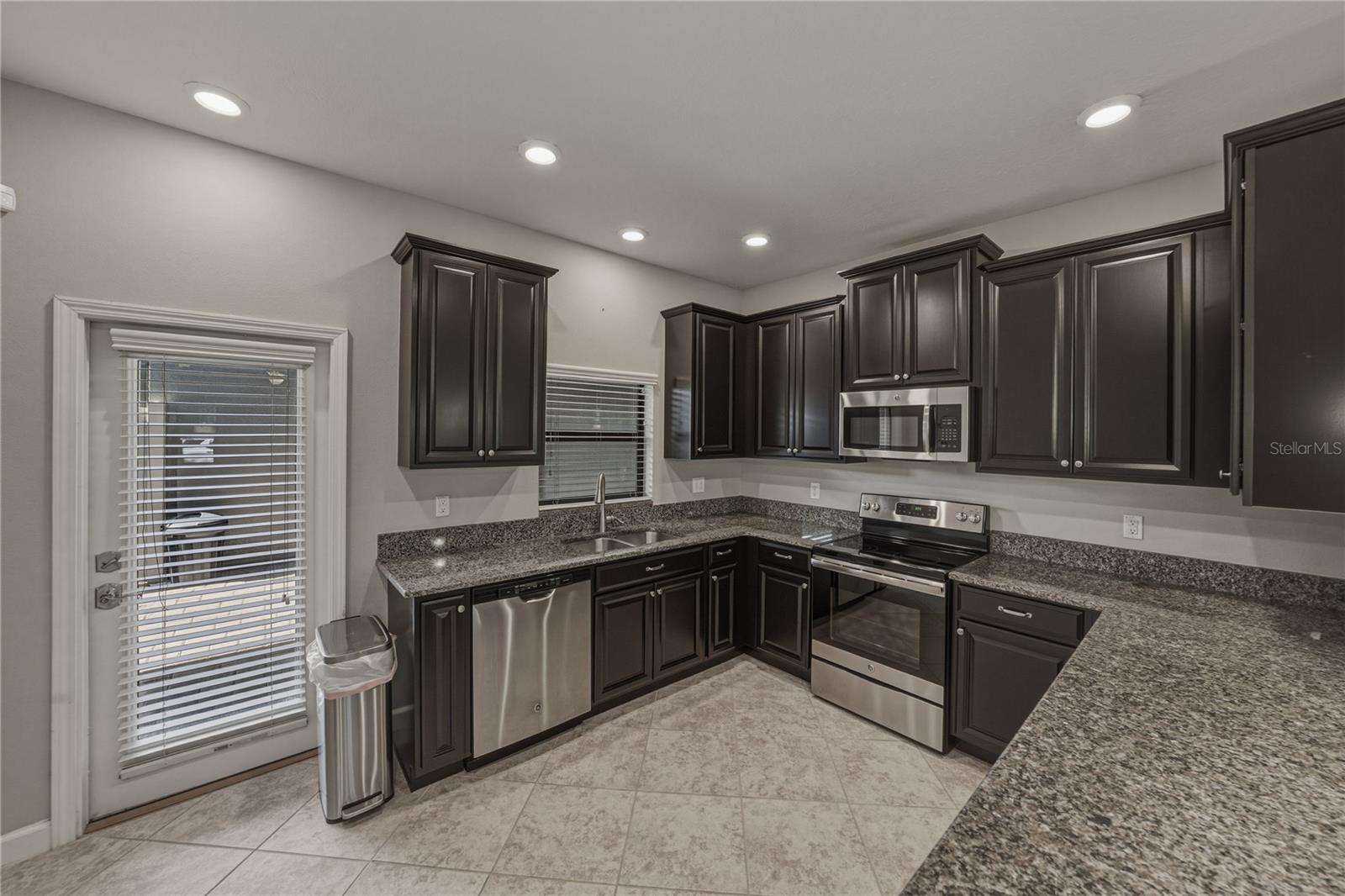 28647 TRANQUIL LAKE CIR, WESLEY CHAPEL, FL, 33543