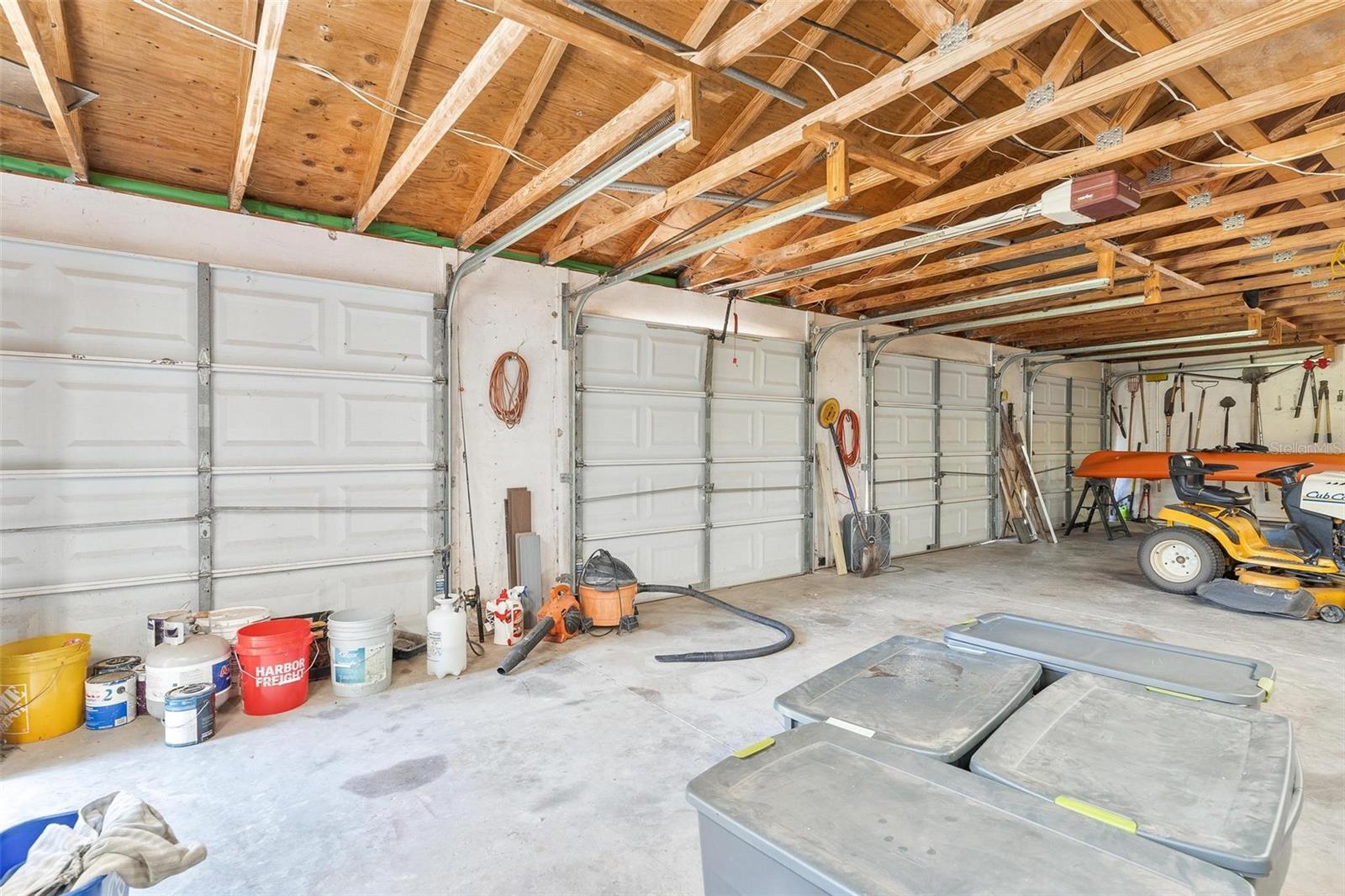 7373 CIRCLE DR, LADY LAKE, FL, 32159