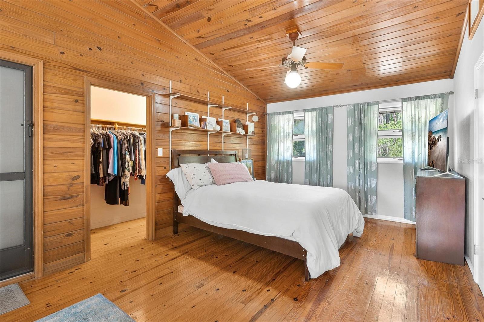 7373 CIRCLE DR, LADY LAKE, FL, 32159