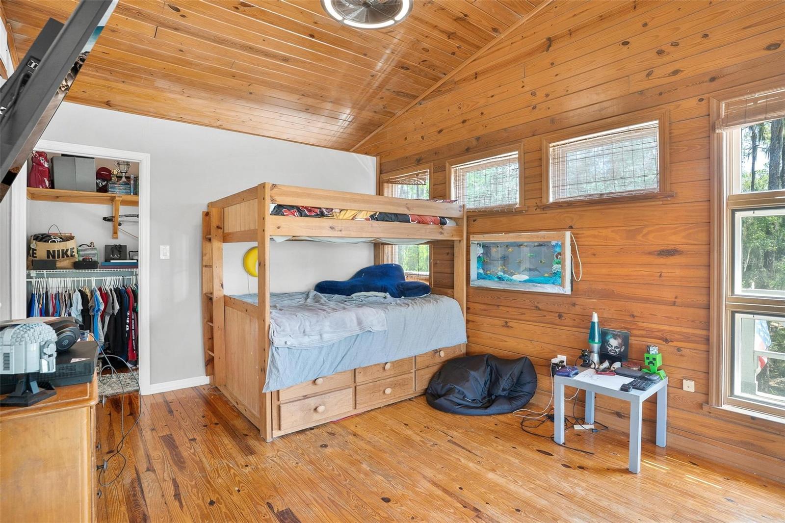 7373 CIRCLE DR, LADY LAKE, FL, 32159