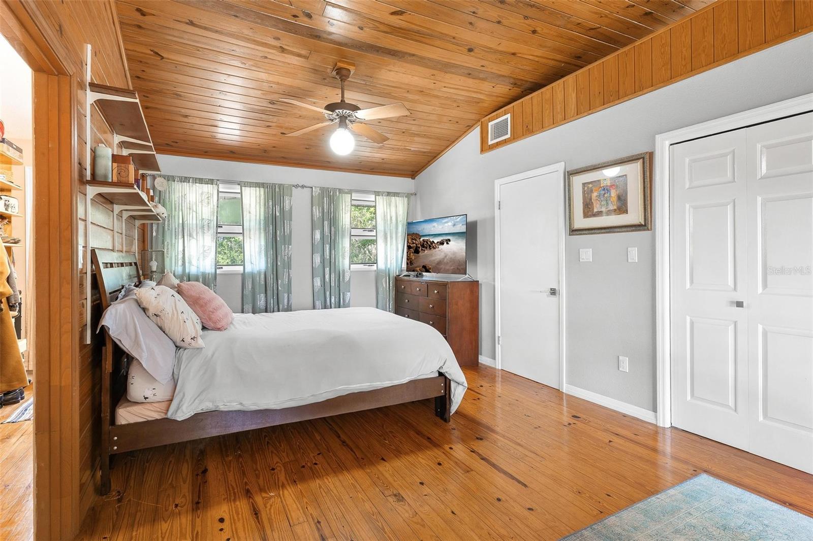 7373 CIRCLE DR, LADY LAKE, FL, 32159