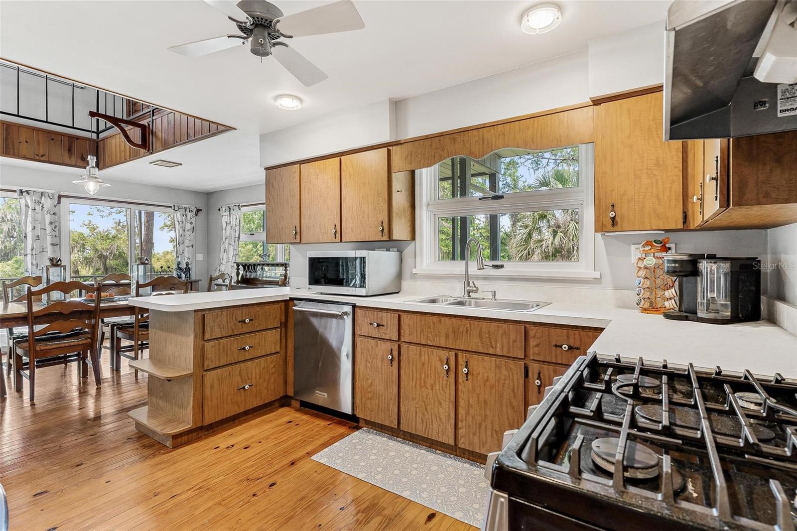 7373 CIRCLE DR, LADY LAKE, FL, 32159