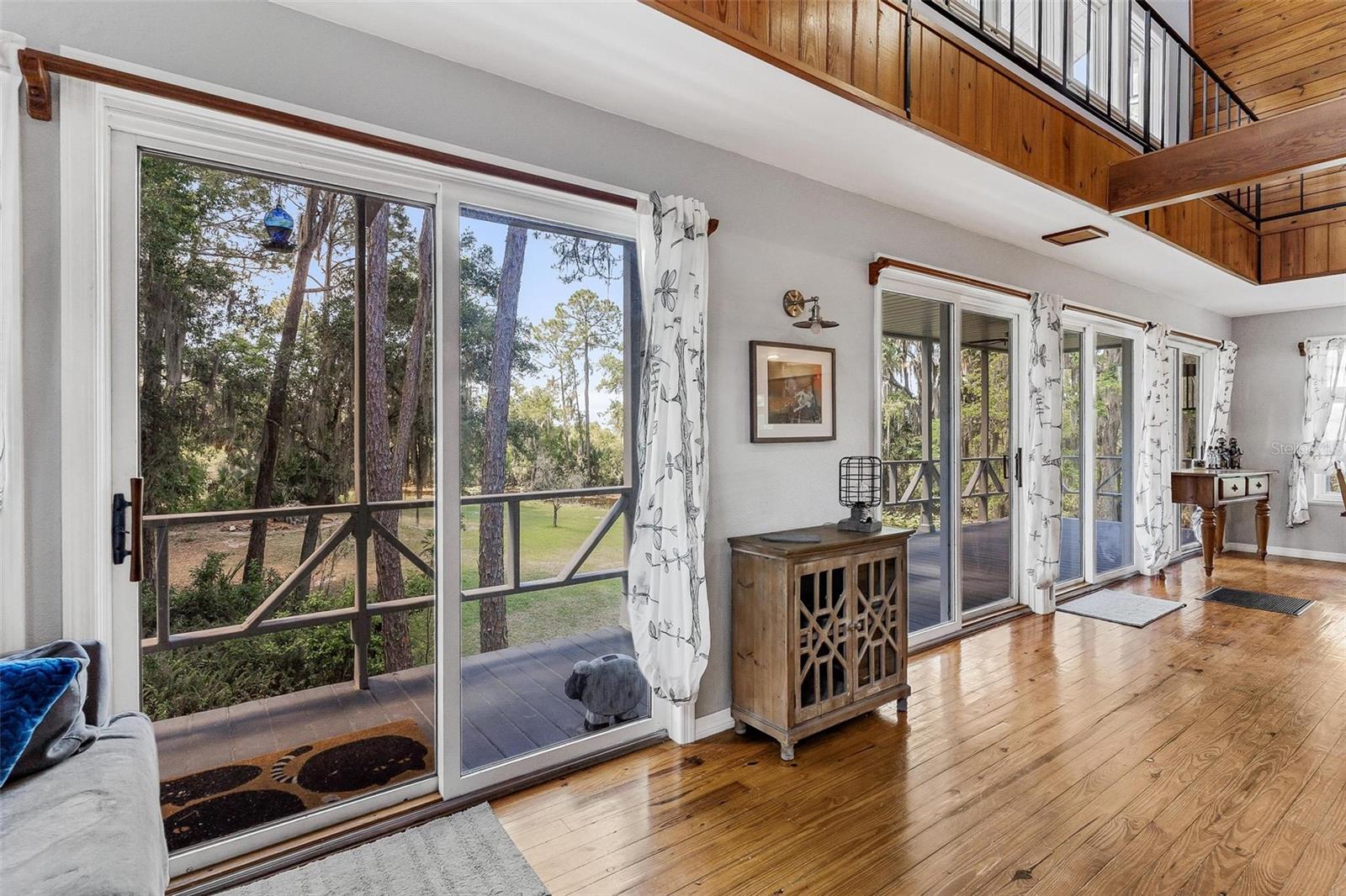 7373 CIRCLE DR, LADY LAKE, FL, 32159