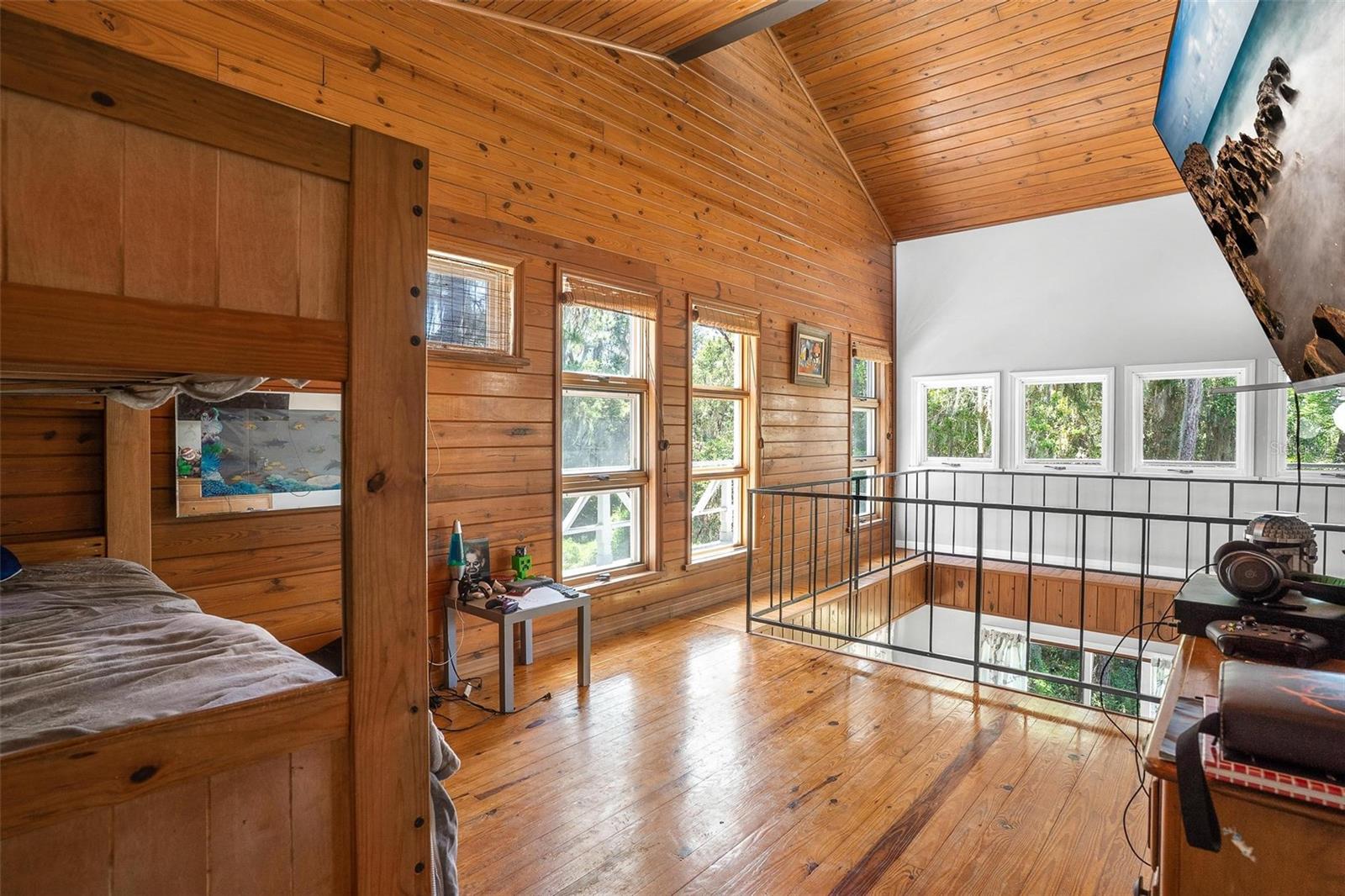 7373 CIRCLE DR, LADY LAKE, FL, 32159