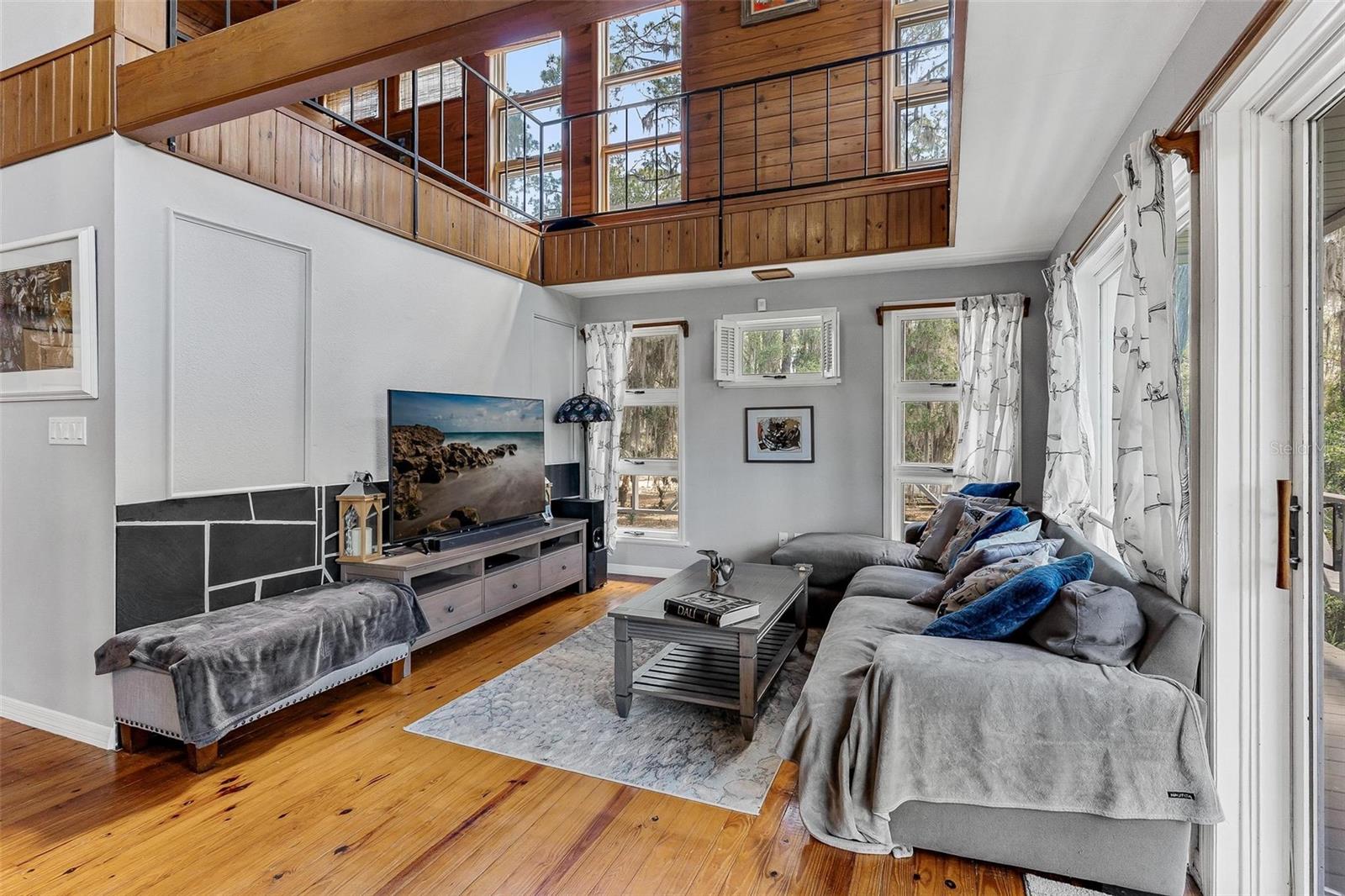 7373 CIRCLE DR, LADY LAKE, FL, 32159