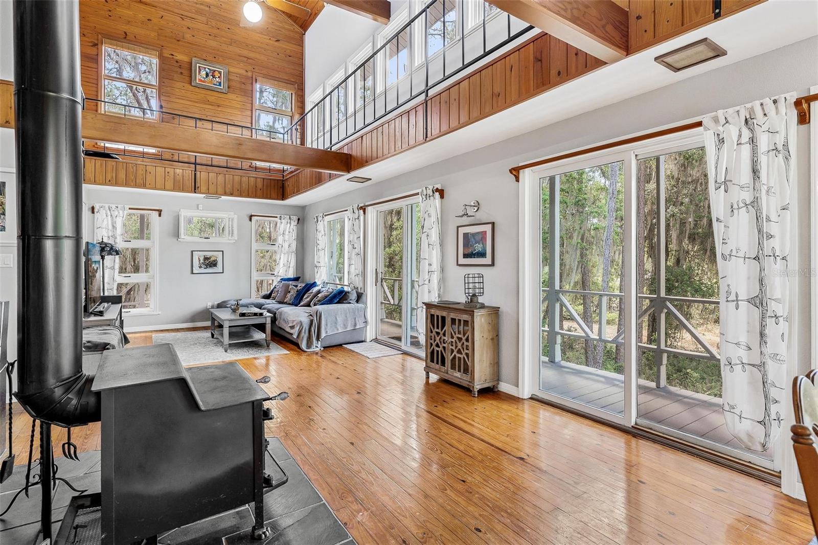 7373 CIRCLE DR, LADY LAKE, FL, 32159