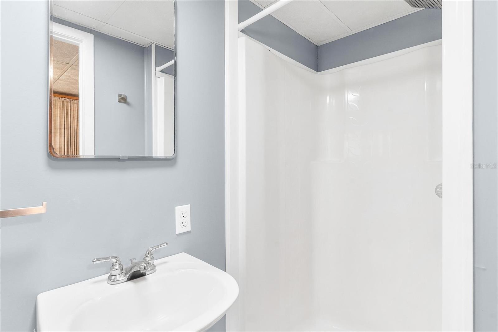 7373 CIRCLE DR, LADY LAKE, FL, 32159