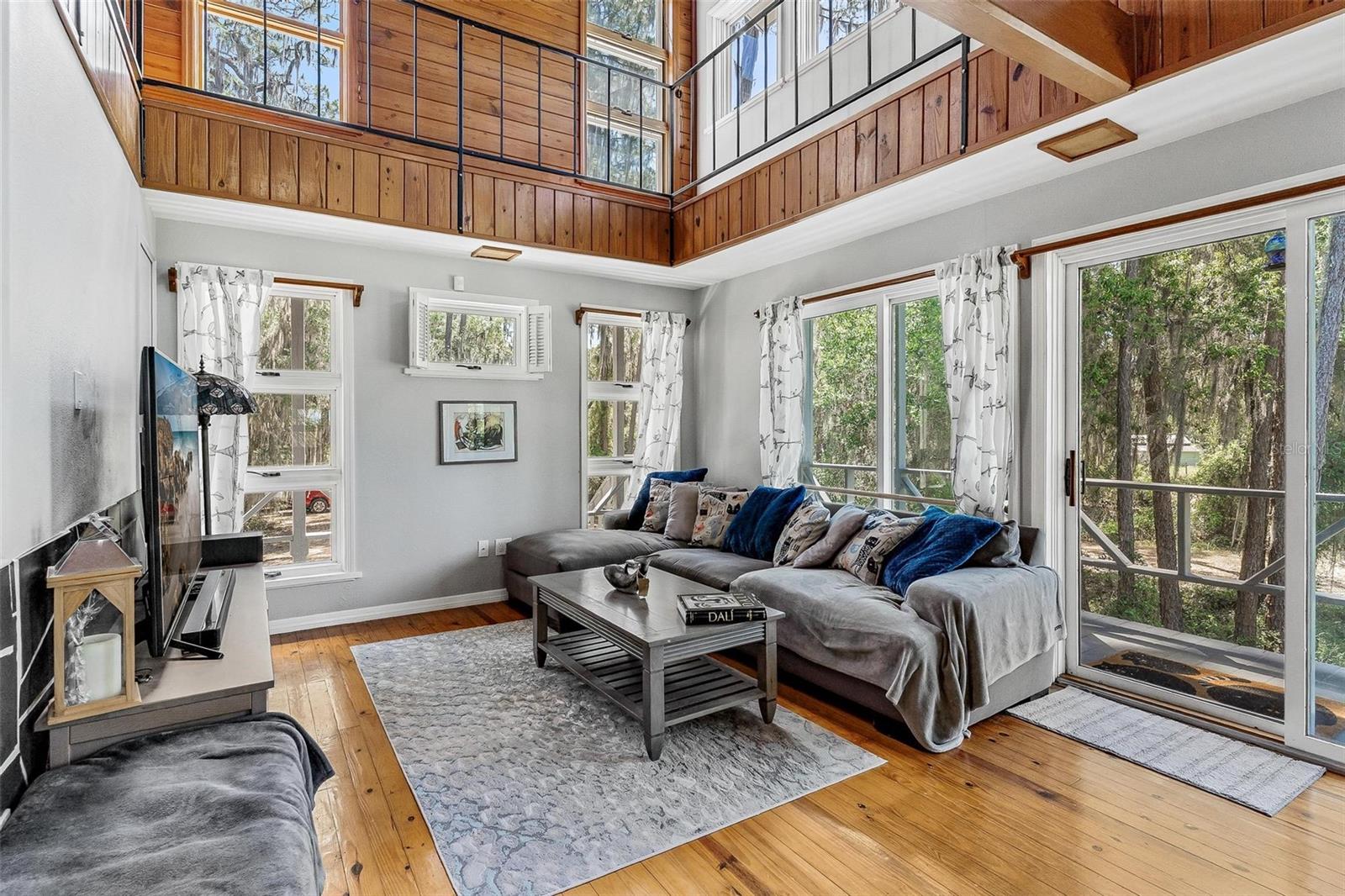 7373 CIRCLE DR, LADY LAKE, FL, 32159