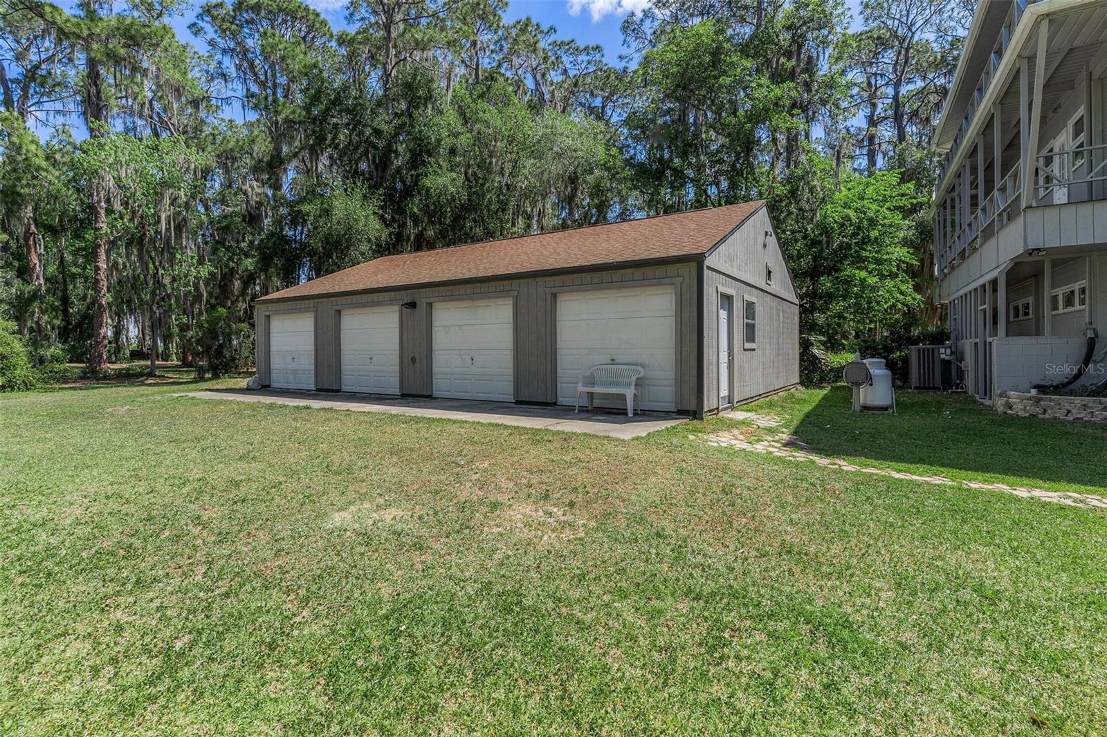 7373 CIRCLE DR, LADY LAKE, FL, 32159