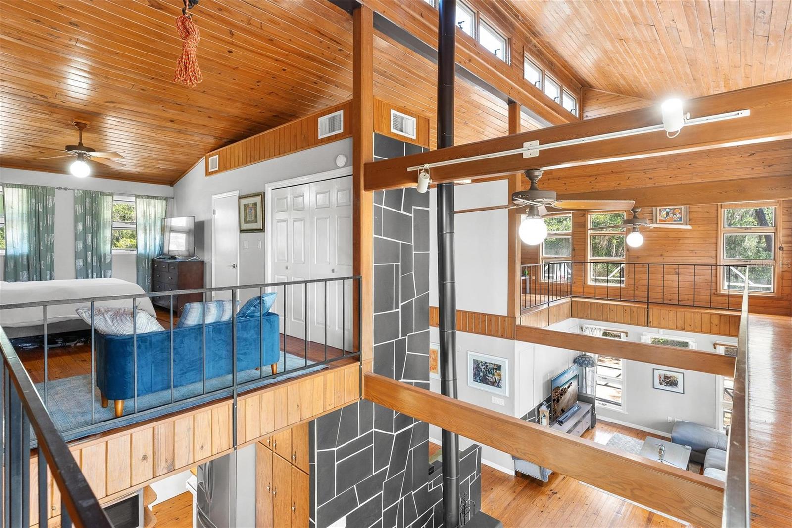 7373 CIRCLE DR, LADY LAKE, FL, 32159