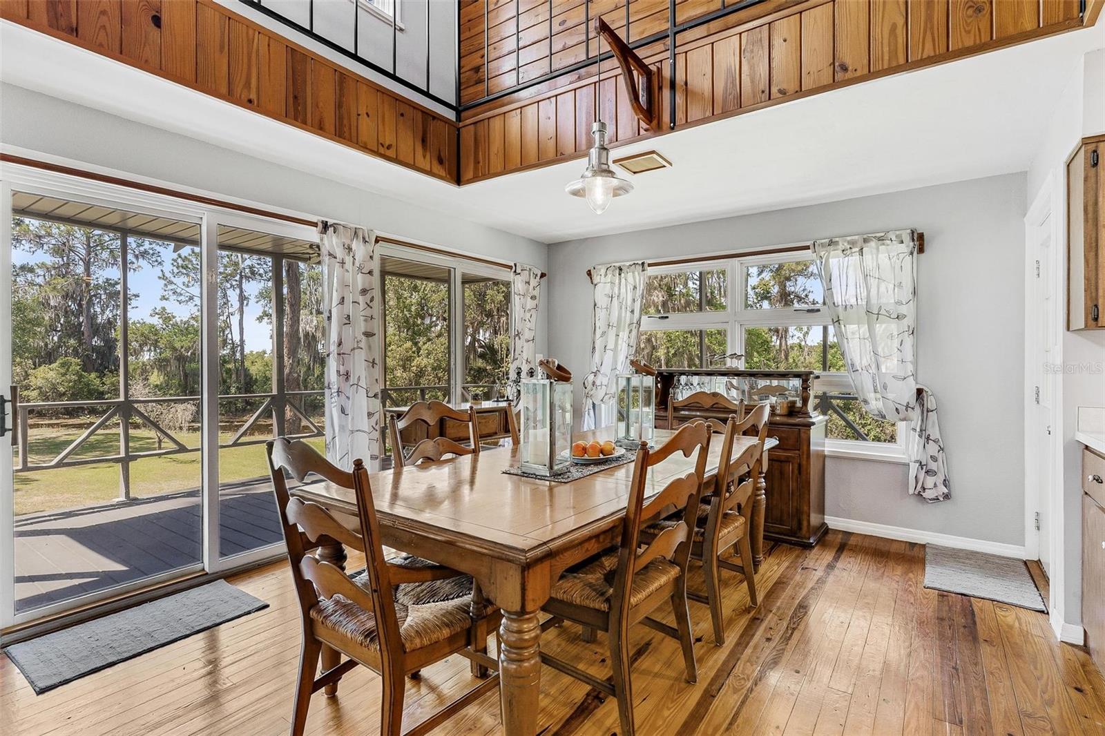 7373 CIRCLE DR, LADY LAKE, FL, 32159