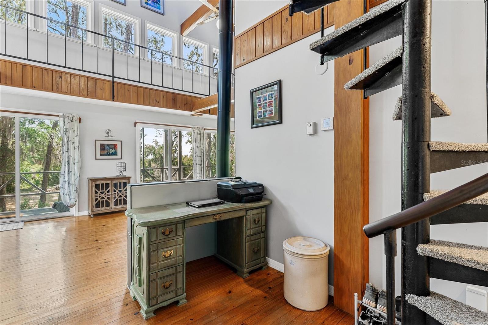 7373 CIRCLE DR, LADY LAKE, FL, 32159