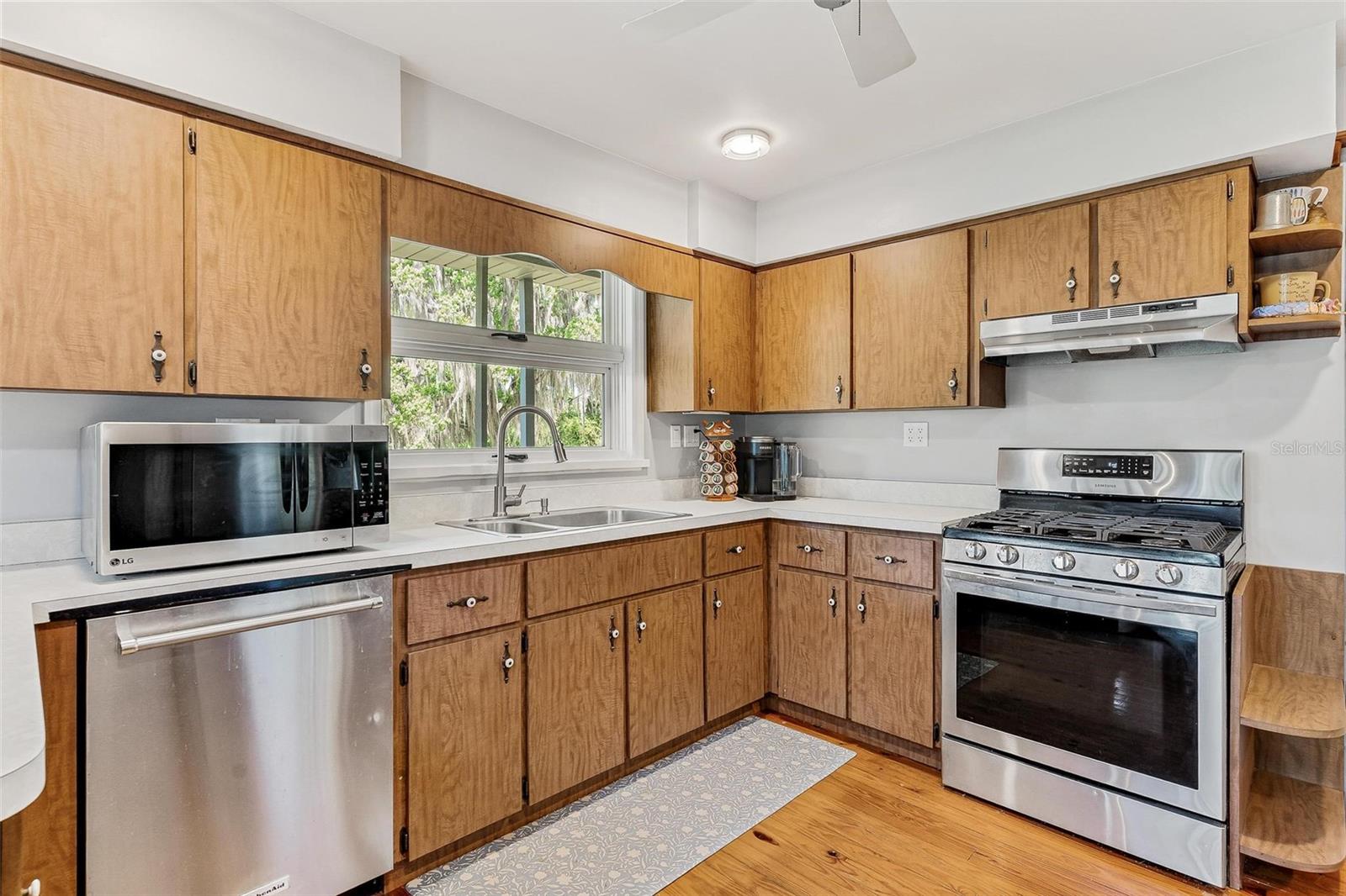 7373 CIRCLE DR, LADY LAKE, FL, 32159