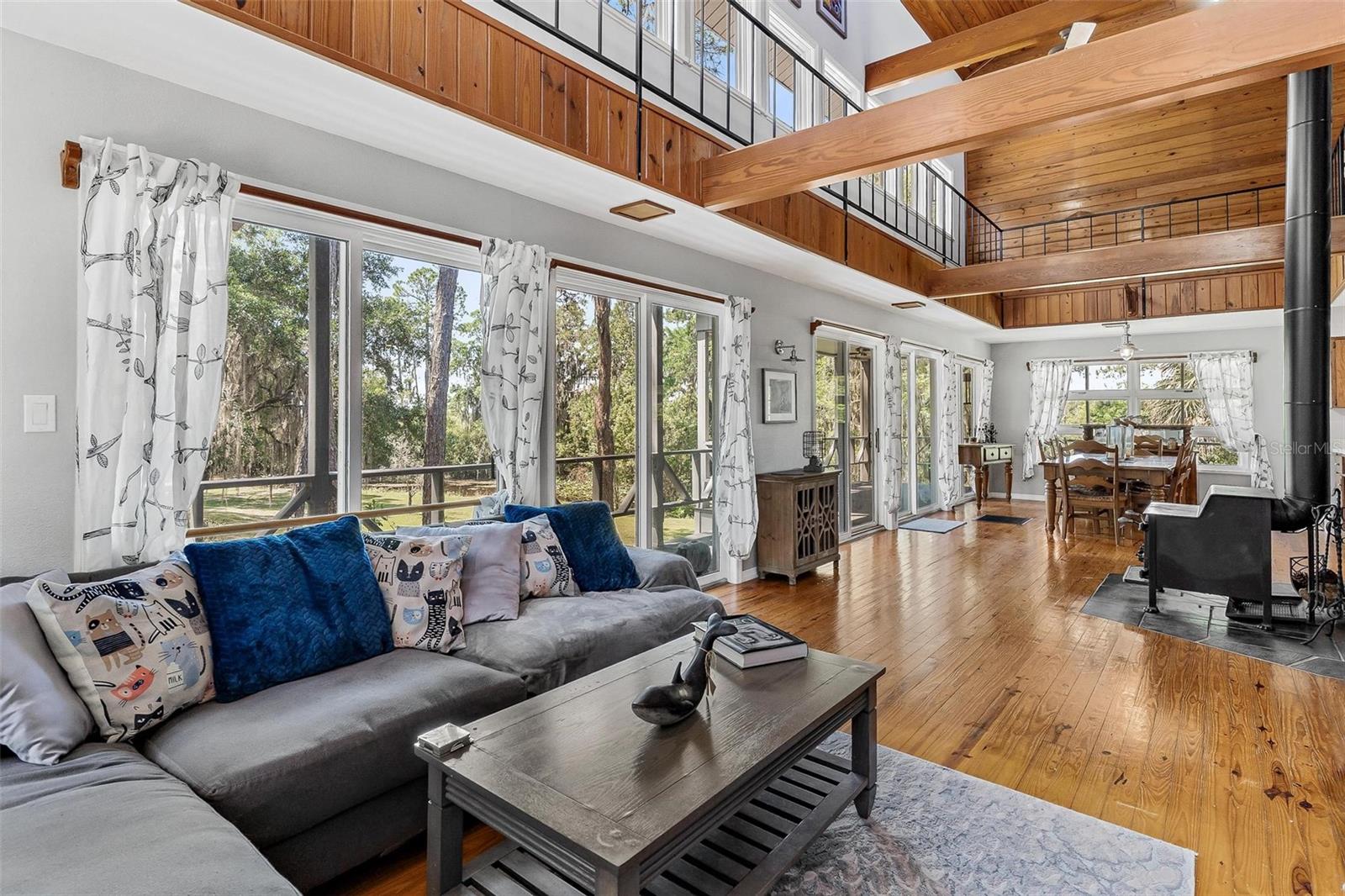 7373 CIRCLE DR, LADY LAKE, FL, 32159