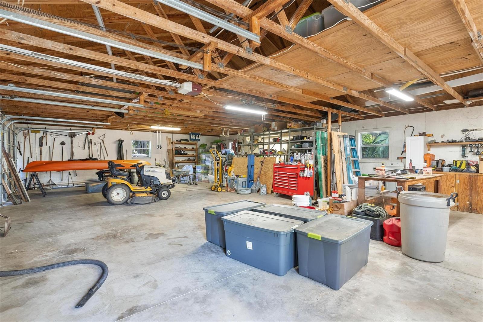 7373 CIRCLE DR, LADY LAKE, FL, 32159