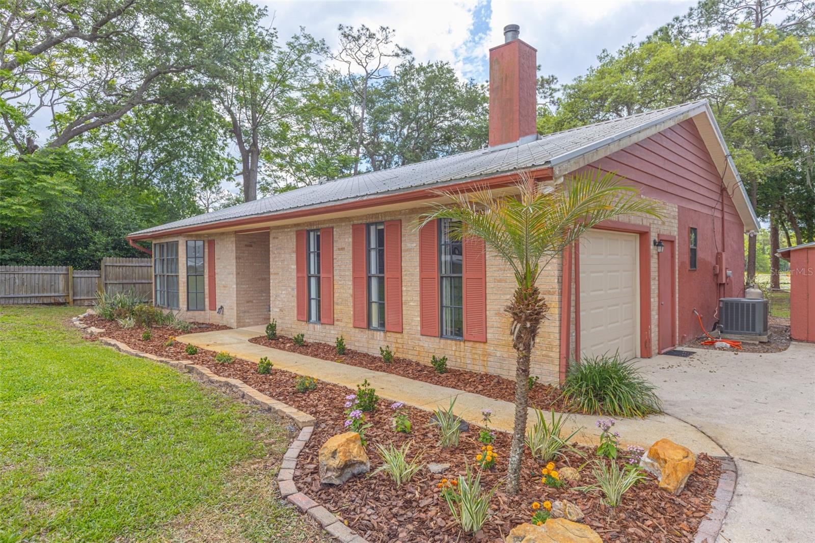 205 ANGELES RD, DEBARY, FL, 32713