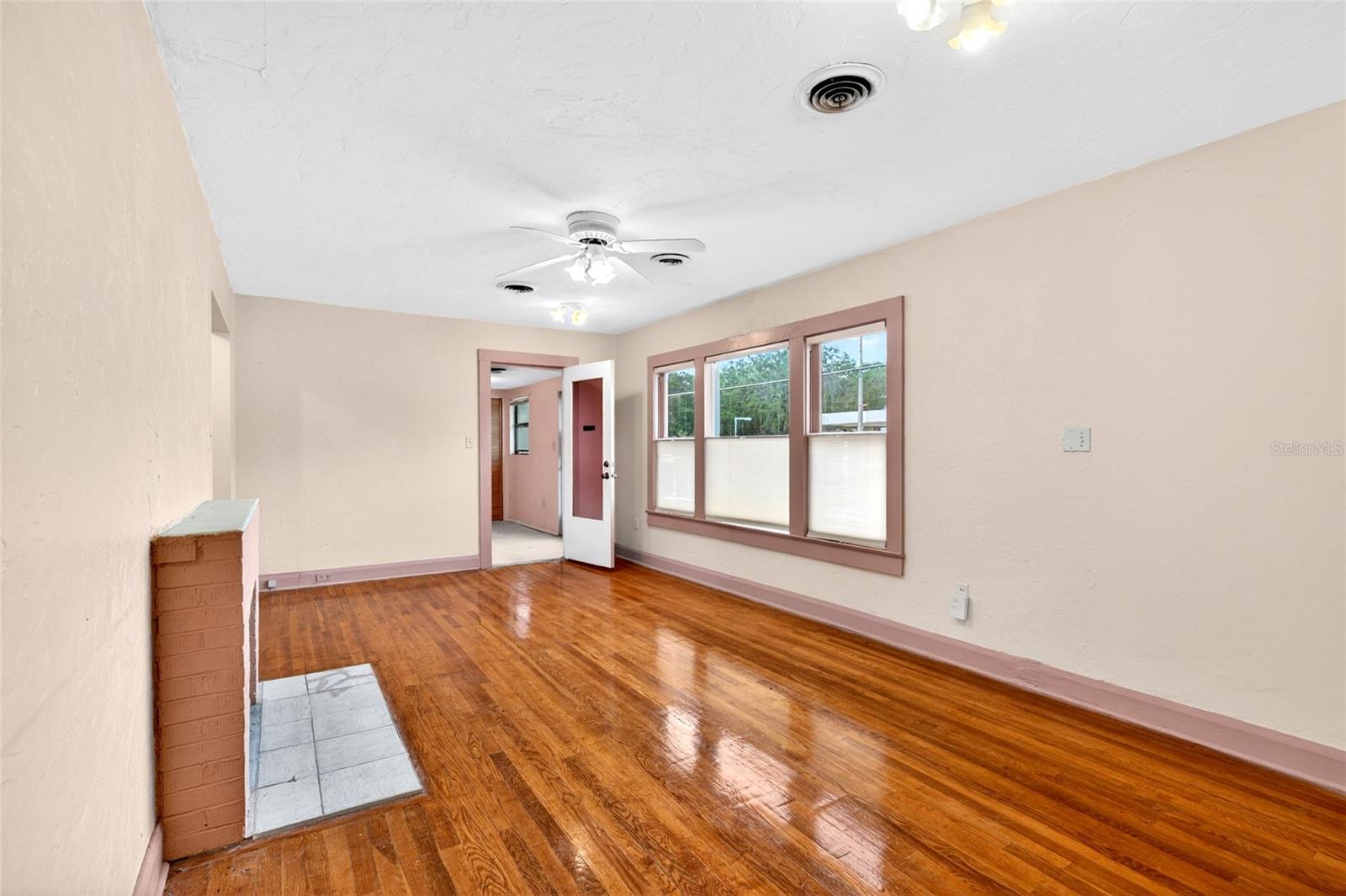 1266 E SILVER SPRINGS BLVD, OCALA, FL, 34470