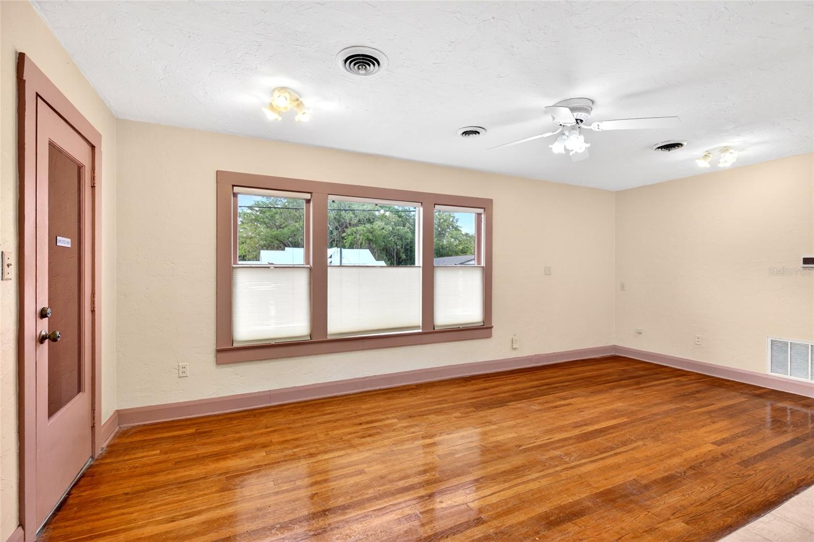 1266 E SILVER SPRINGS BLVD, OCALA, FL, 34470