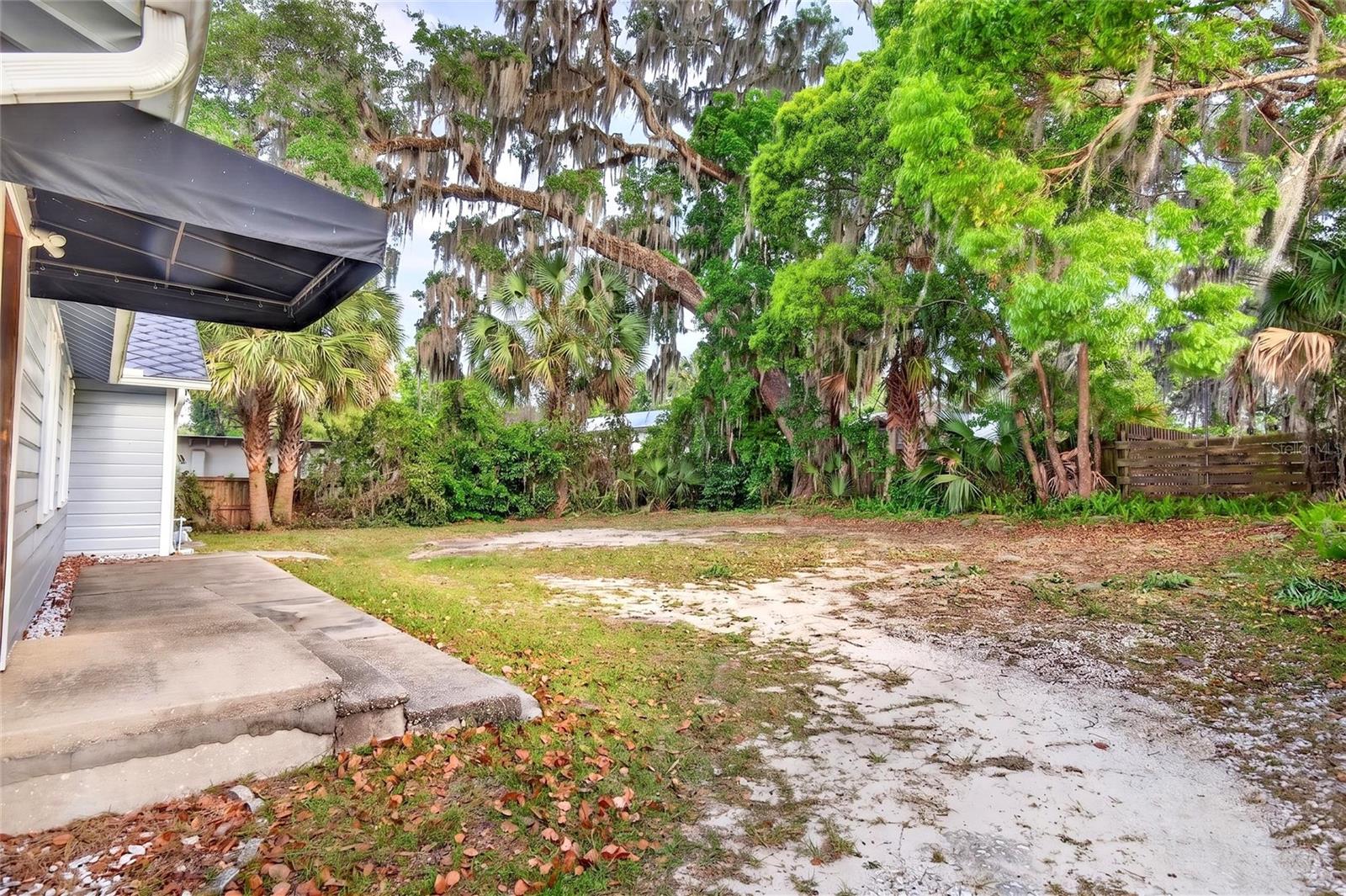 1266 E SILVER SPRINGS BLVD, OCALA, FL, 34470