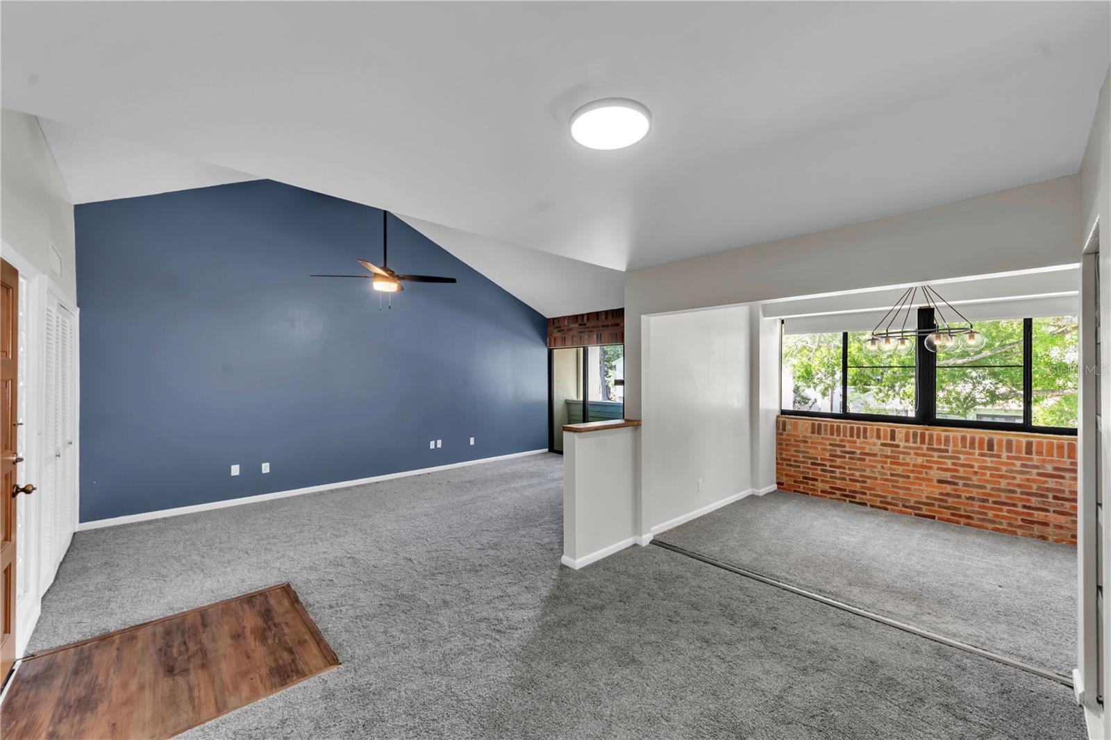 4114 PINELAKE LN #202, TAMPA, FL, 33618