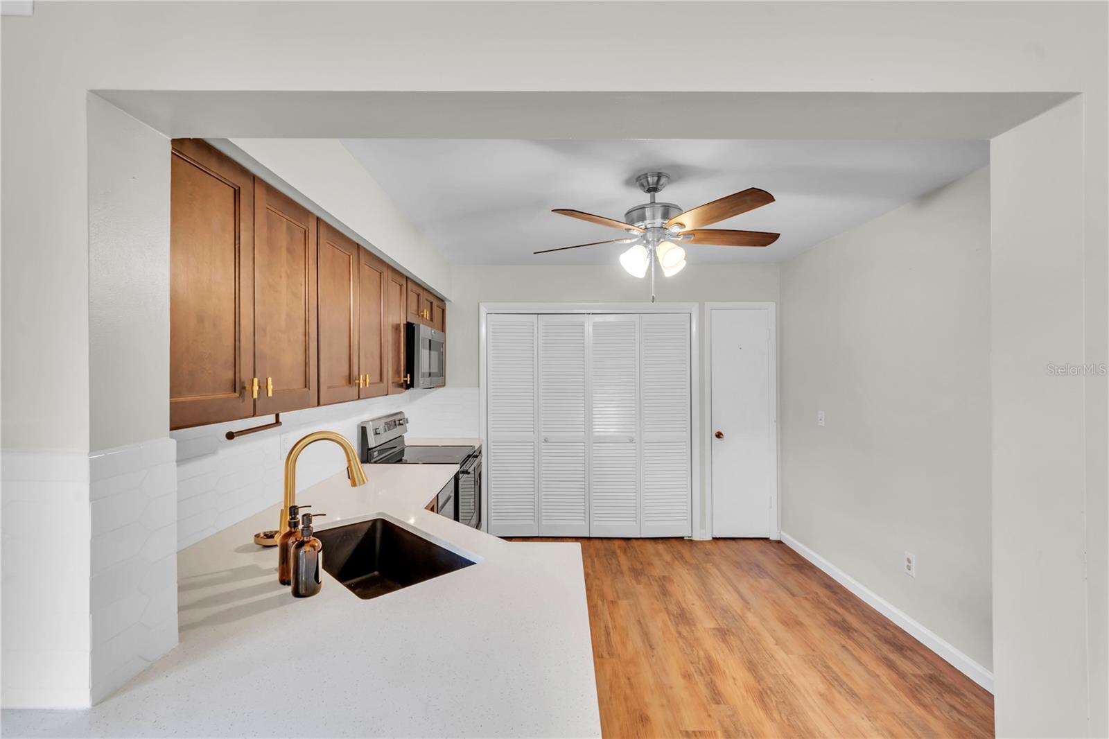 4114 PINELAKE LN #202, TAMPA, FL, 33618