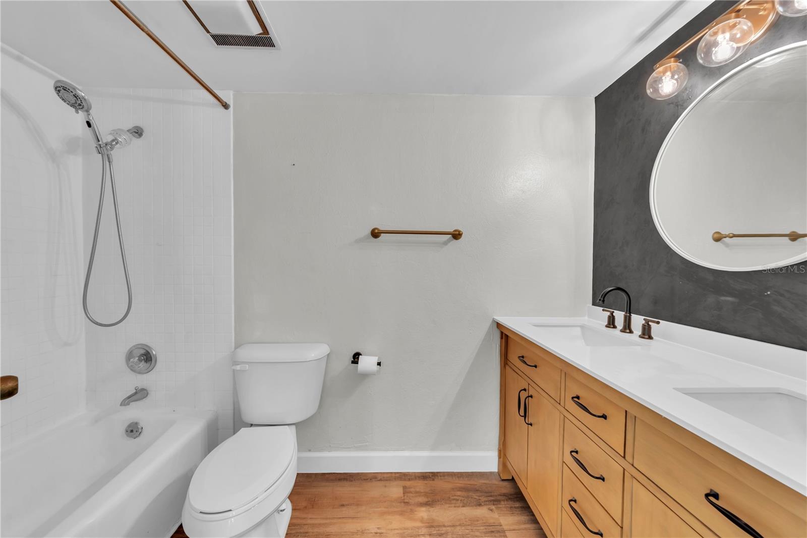 4114 PINELAKE LN #202, TAMPA, FL, 33618