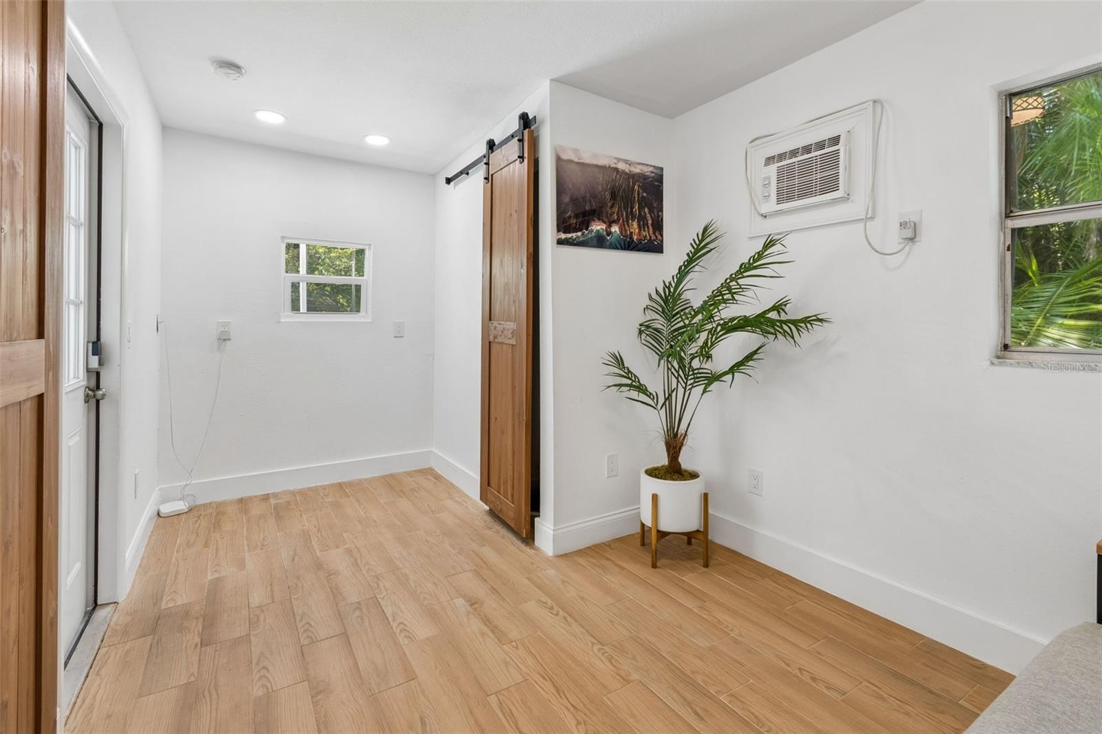 2540 LAKE ELLEN CIR, TAMPA, FL, 33618