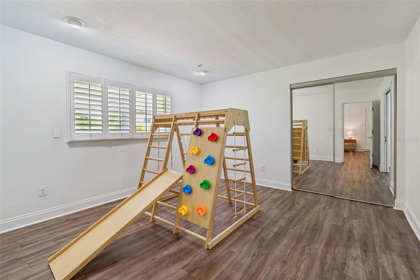 2540 LAKE ELLEN CIR, TAMPA, FL, 33618