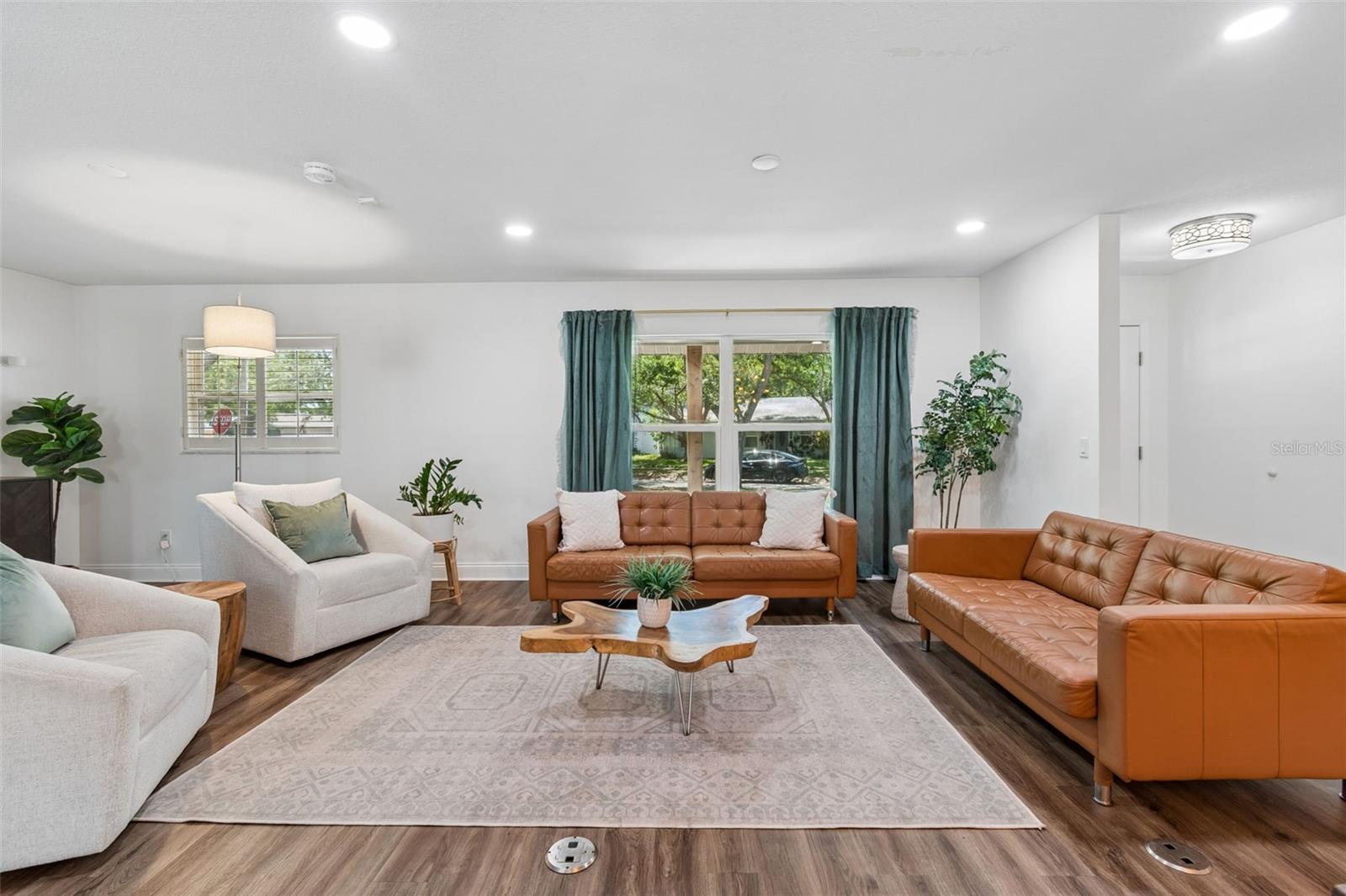 2540 LAKE ELLEN CIR, TAMPA, FL, 33618