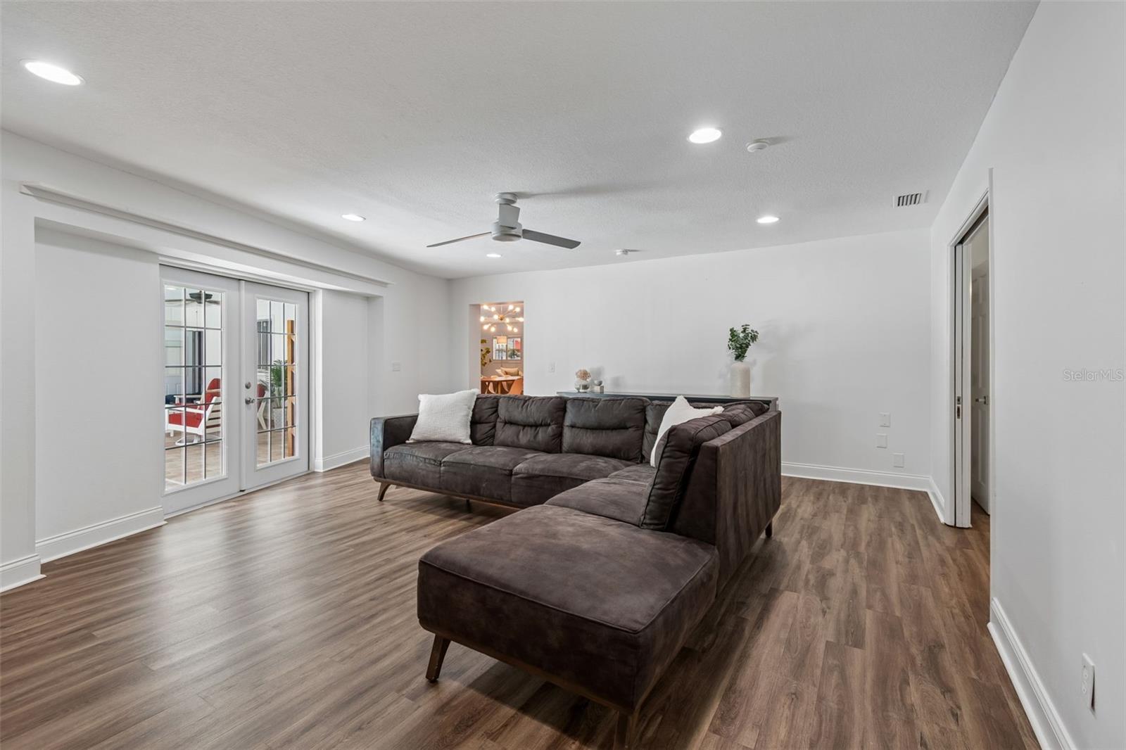 2540 LAKE ELLEN CIR, TAMPA, FL, 33618